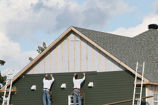 Professional Siding Installation technician working in Huntly, VA
